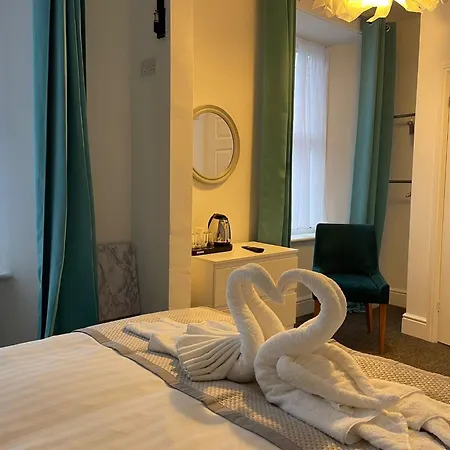 Tintagel Arms Bed And Breakfast 3*